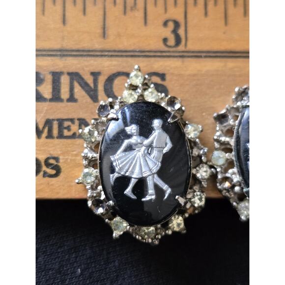 Charming 50s/ 60's square Dancing Couple Clip-On Earrings & Matching Collar Tips - Picture 5 of 11